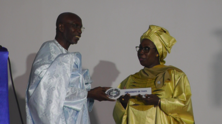 Passation de service entre recteurs, Matar Mour Seck remet les clés de l’université de Thiès à Ramatoulaye Diagne Mbengue